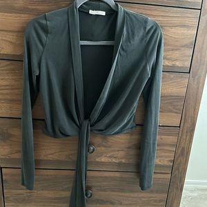 tie shirt cropped long sleeve